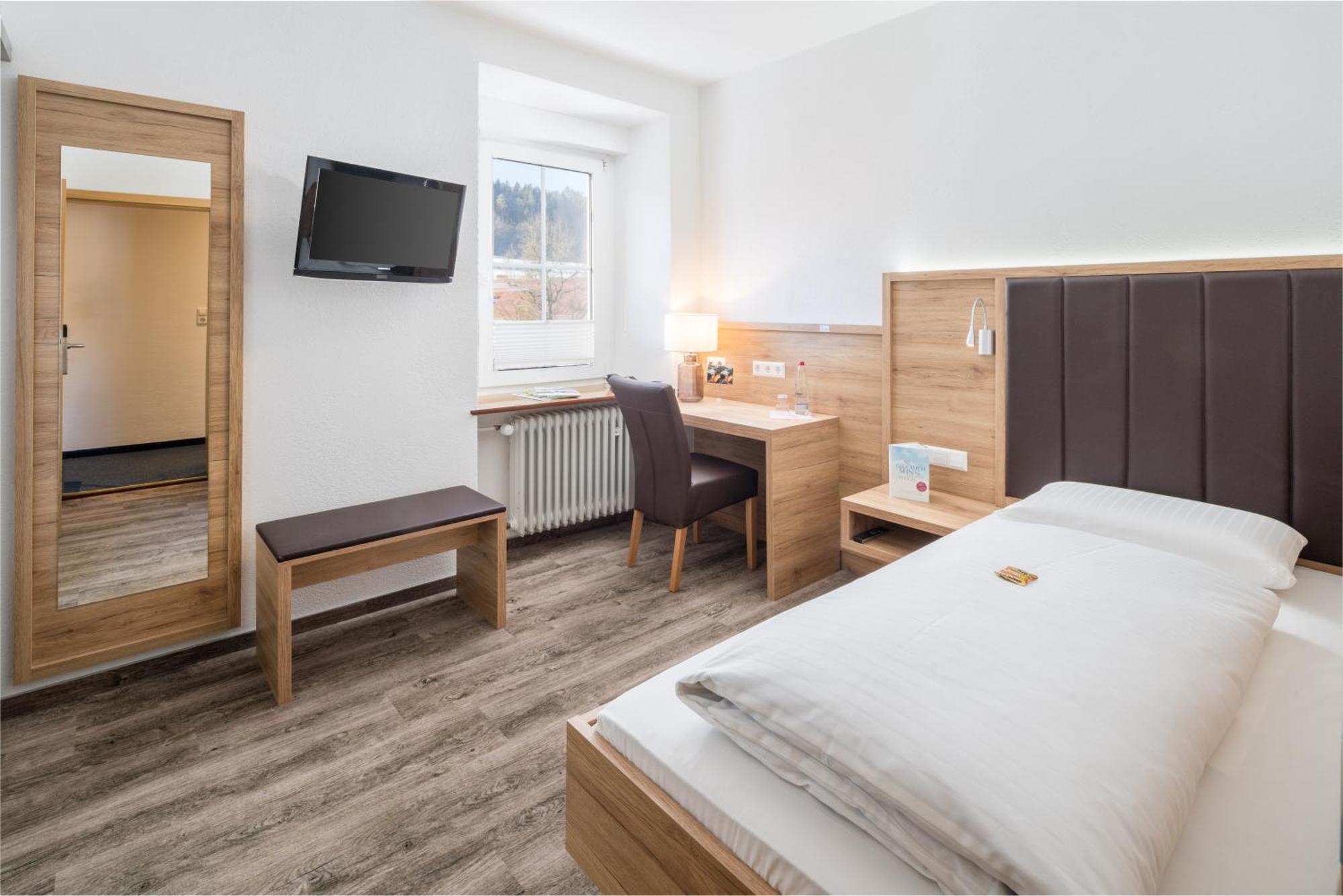 Flair Hotel Gasthof Zum Hirsch 하잉겐 외부 사진